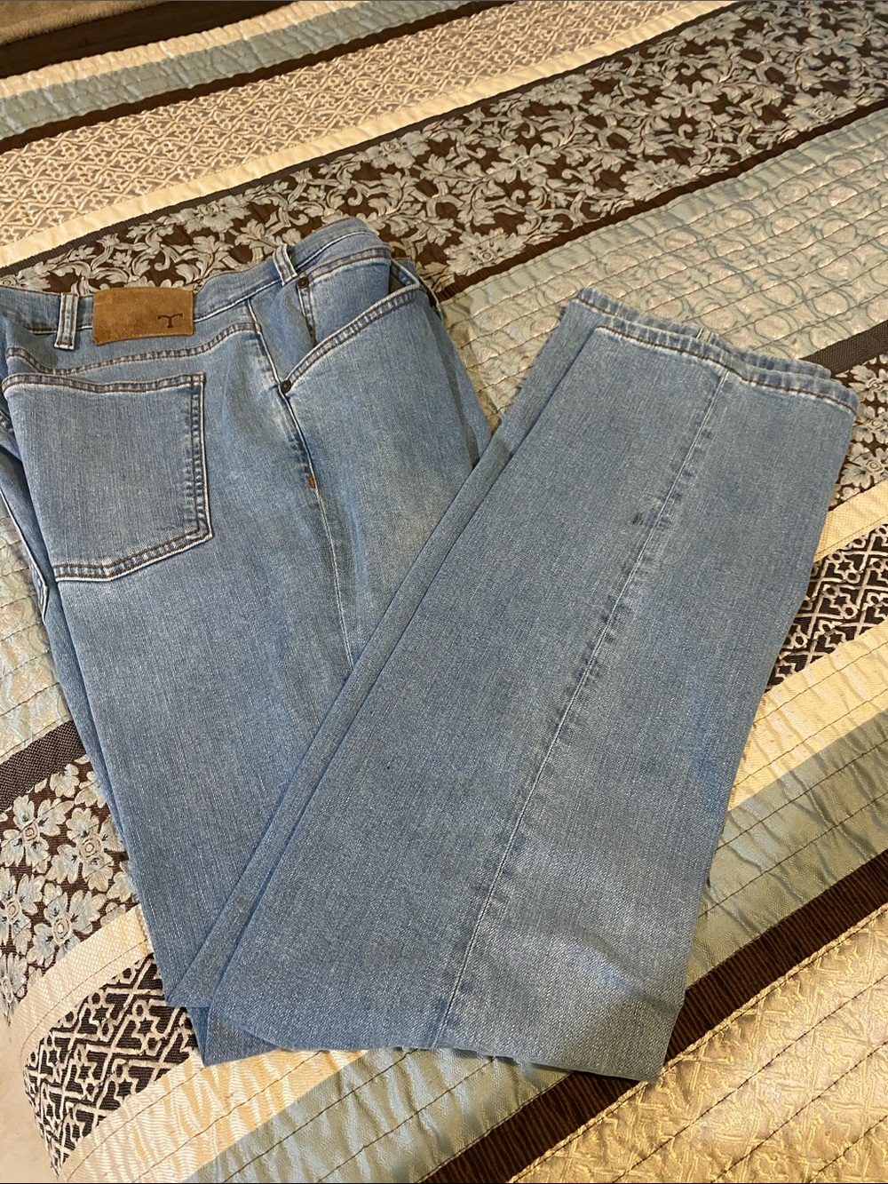 Tacoma’s Light Blue Men's Straight-Leg Jeans